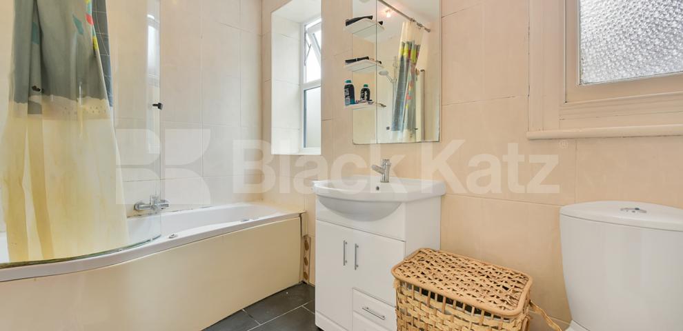 			LET , 4 Bedroom, 1 bath, 1 reception House			 Barcombe Avenue, Streatham Hill